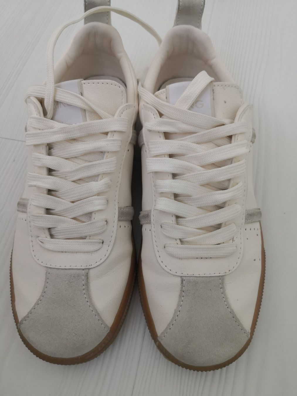 Mango Damenschuhe: 🤩MANGO SNEAKER WEISS DURCHGELAUFEN – Gebraucht aus Olten von Naja-Twins-Twins 2