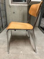 Chaise d’école EMBRU en excellent état