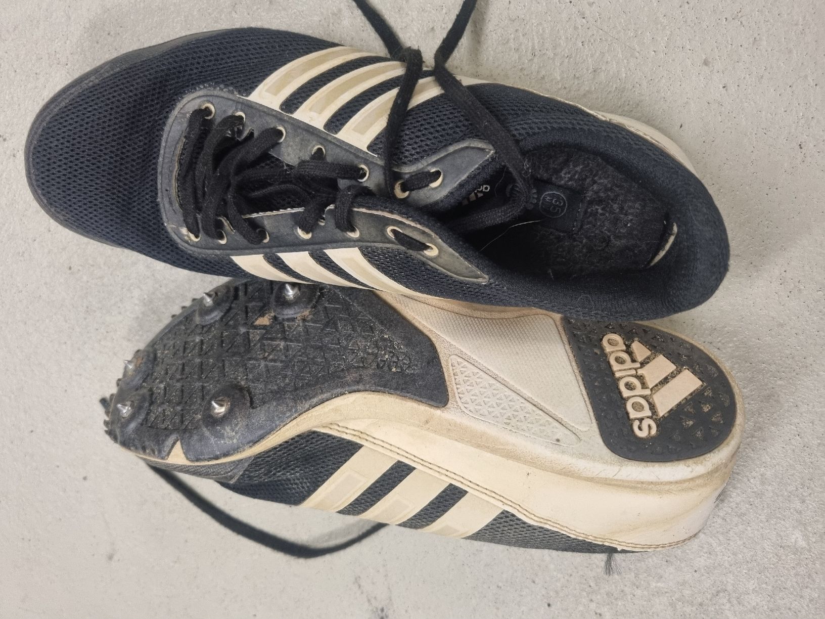 Adidas Scarpe da uomo: Adidas Leichtathletik Schuhe Gr. 35 – Usato da Zürich venduto da Micpil 1