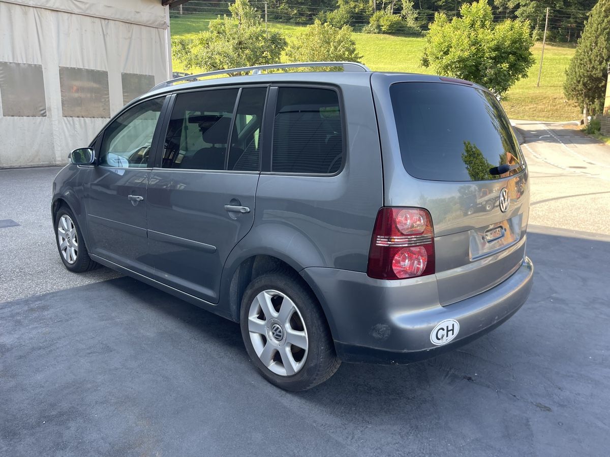 VW Autos: VW Touran 2.0TDI 7 Platz – D'occasion à Spiez par bertula 4