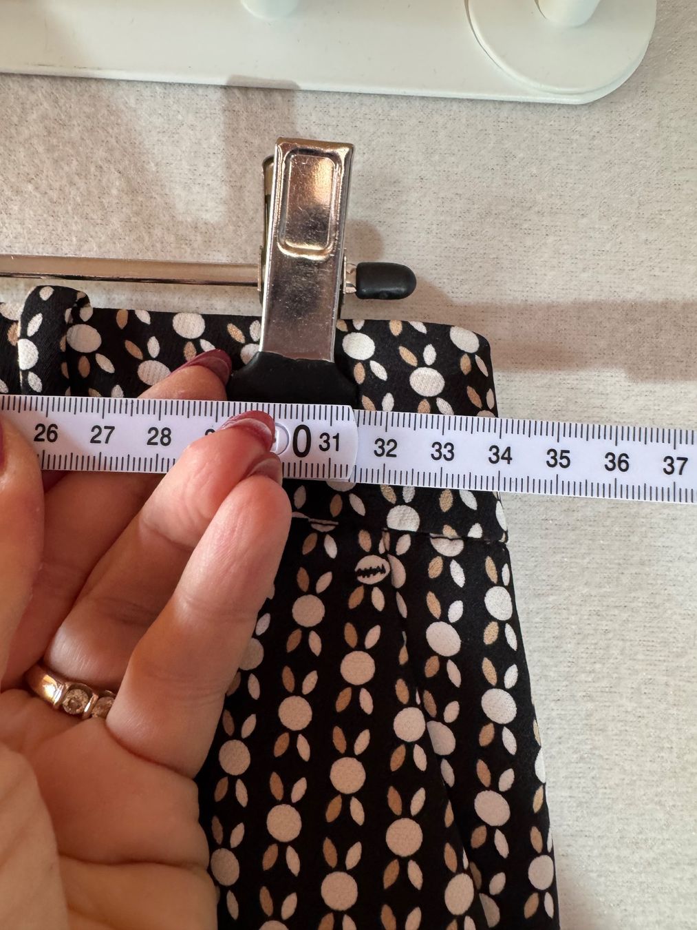 H&M Pantaloni: Stoffhose von H&M Gr. 34 – Usato da Grosswangen venduto da second_hand_dress 2