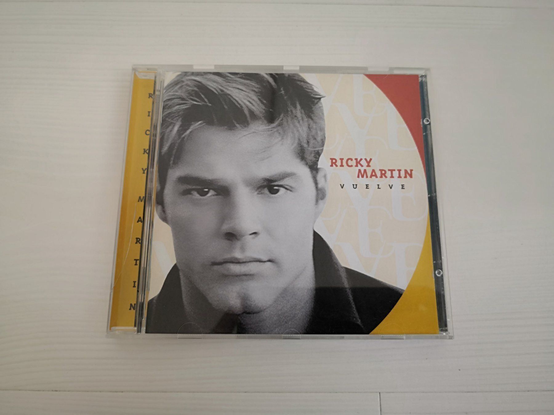 CDs: 🤩2 STK: RICKY MARTIN & SERGIO MENDES CD'S – Neuf (Voir description) à Olten par Naja-Twins-Twins 1