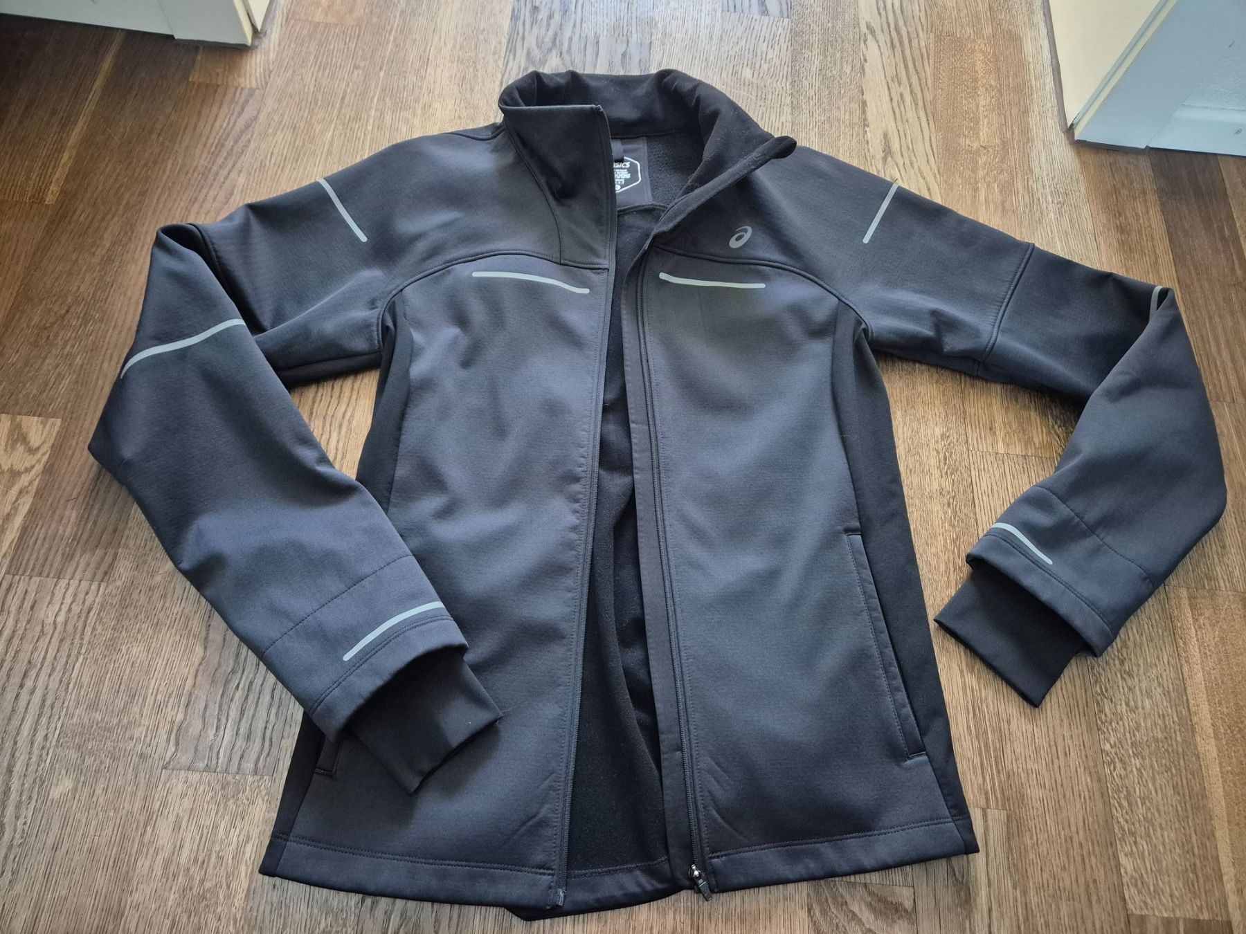Asics Giacche: Asics black softshell size S – Usato da Zürich venduto da monadiederich