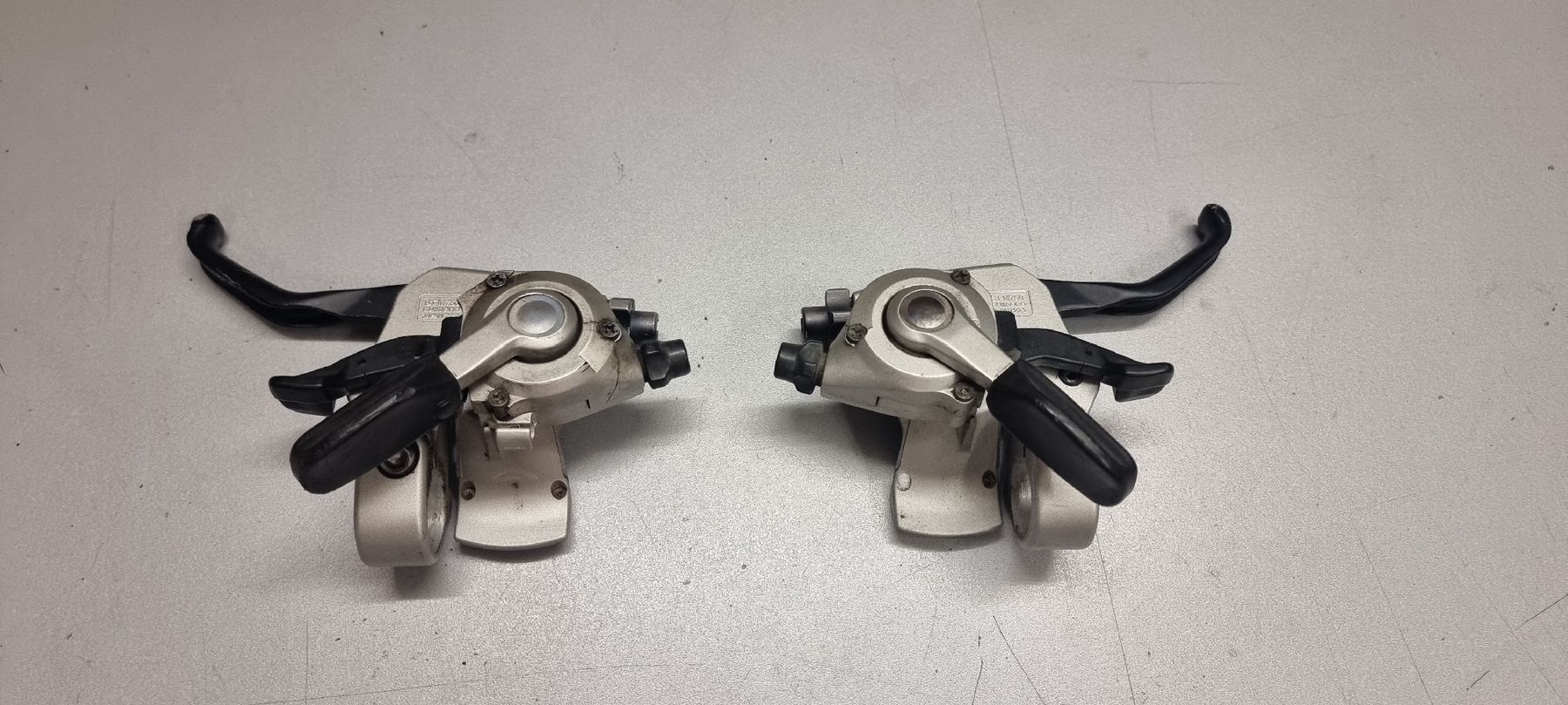 Shimano Pezzi di ricambio: Shimano XT M750 Schalt-Bremshebel  – Usato da Seon venduto da Stibinio 3