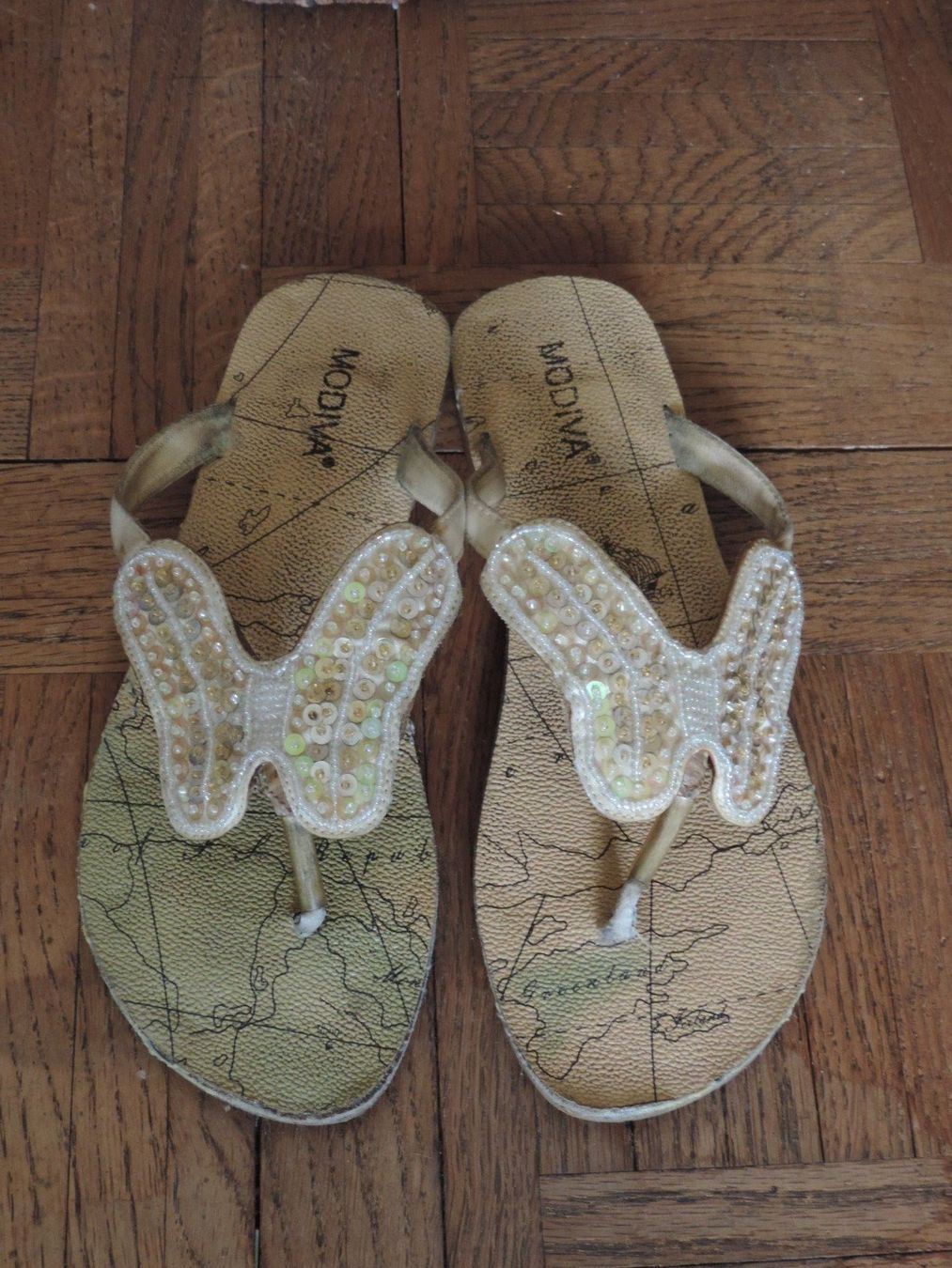 Damenschuhe: sandales Modiva perles nacrées – Gebraucht aus Genève von Axelle333