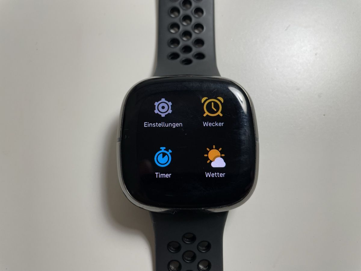 Fitbit Smartwatch: Fitbit Sense – Usato da Basel venduto da Robyn20 2