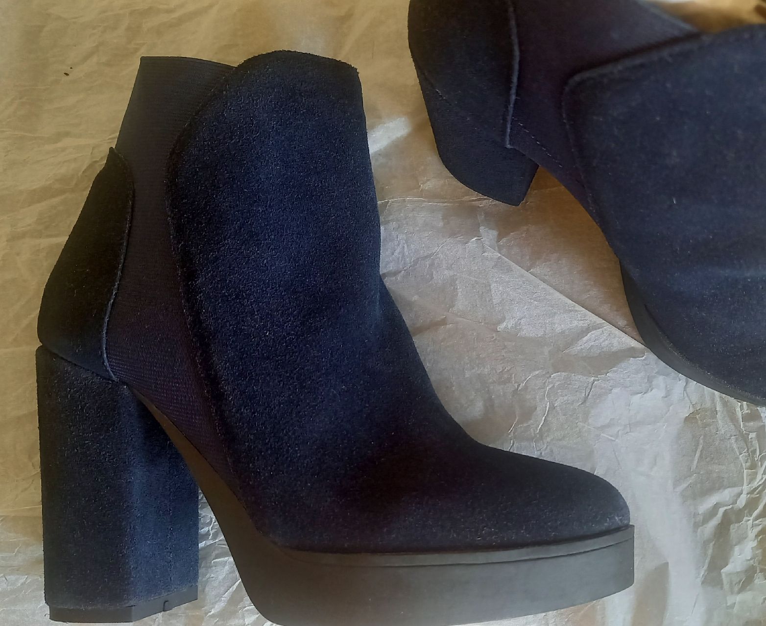 Scarpe da donna: Bottines neuves daim talons carrés pointure 37 – Nuovo e nell'imballaggio originale da LE GRAND-SACONNEX venduto da nathyvan1974 2