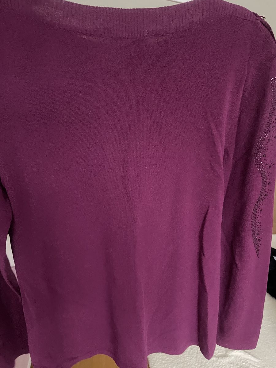 Maglioni & Felpe: Pullover Aylin lila mit Strasssteinen Grösse S neu – Usato da Stettlen venduto da Ts_6125 3