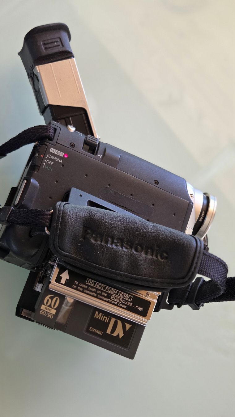 Panasonic Camcorder: Panasonic Digital Video Camera NV-DS77 – Gebraucht aus Interlaken von Friedo2107 2
