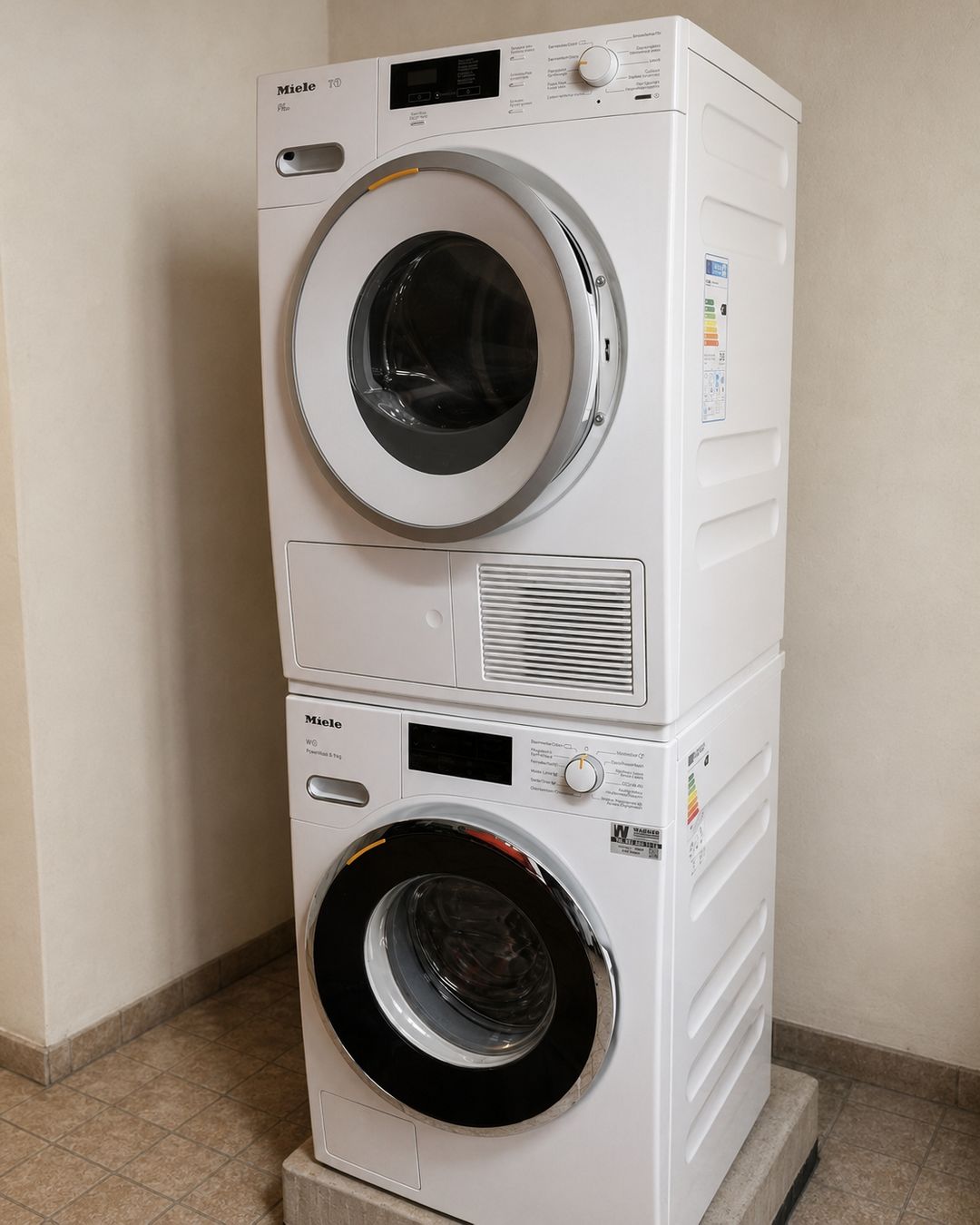 Miele Lavatrici: Miele Waschtrockner Set Weiss – Usato da Pratteln venduto da Juanita85 2