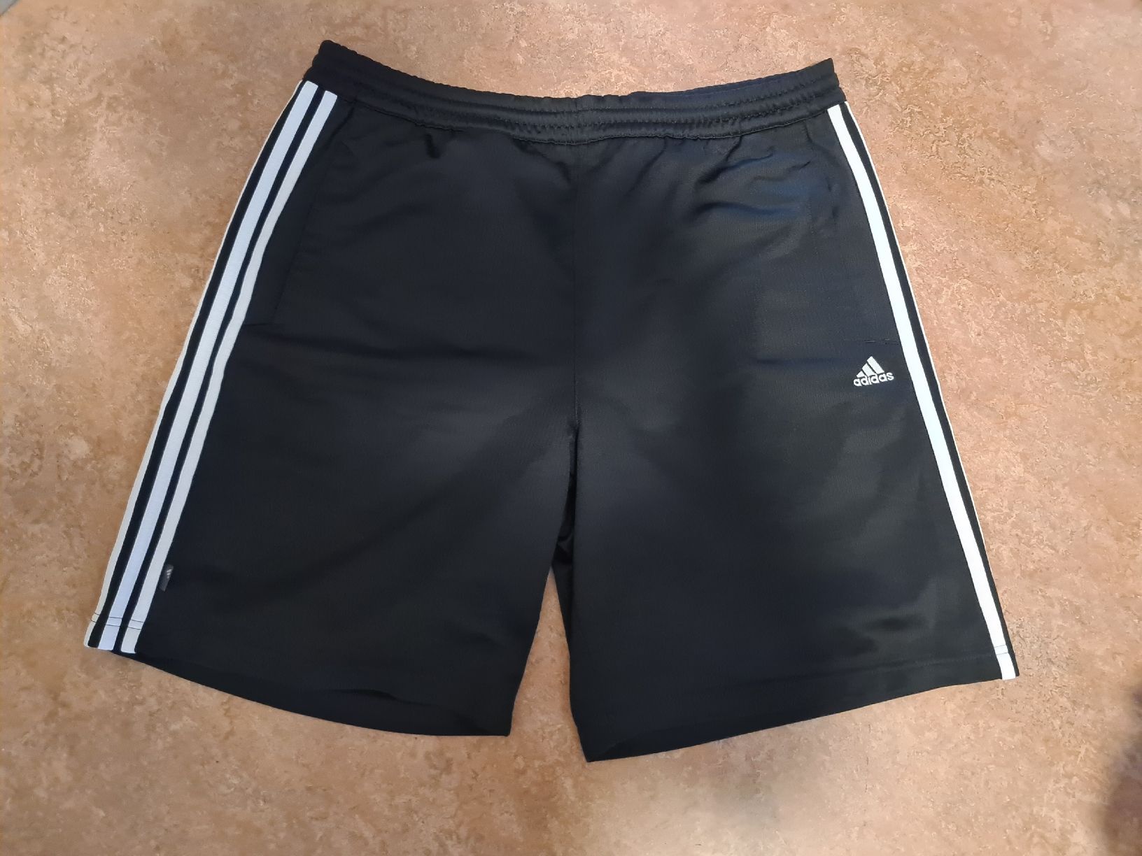 Adidas Hosen: adidas shorts – Gebraucht aus Trimbach von Meily2