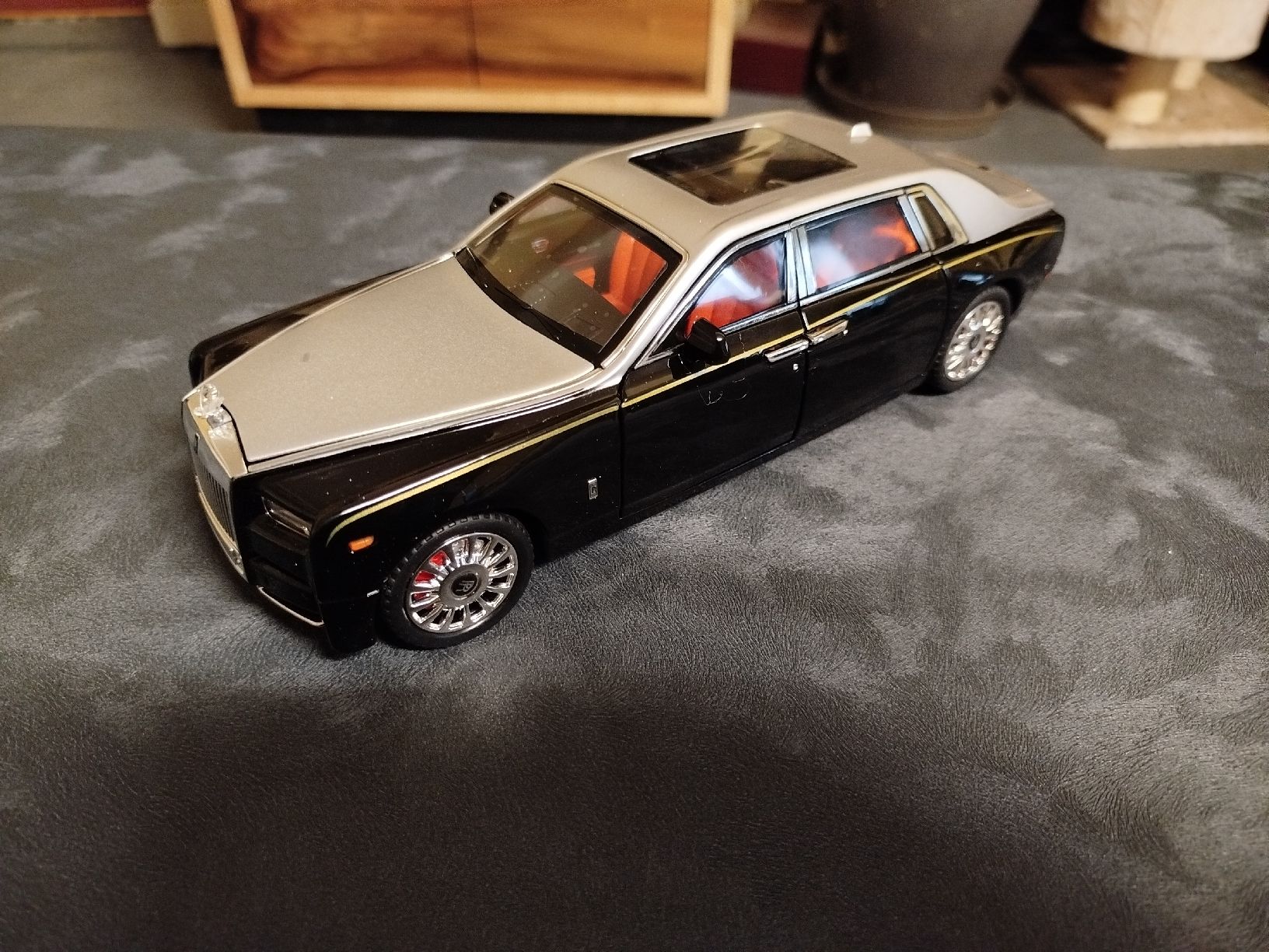 Rolls Royce Modellini d'auto: Rolls Royce Phantom Miniature, Édition Limitée - Neuf 1/18 – Nuovo e nell'imballaggio originale da Neuchâtel venduto da lyd_67kk 4