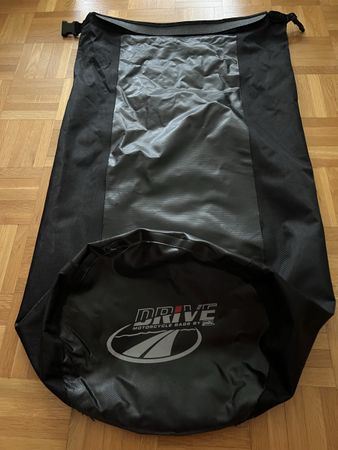 Schwarzer wasserdichter Packsack "DRIVE", max. 50 L