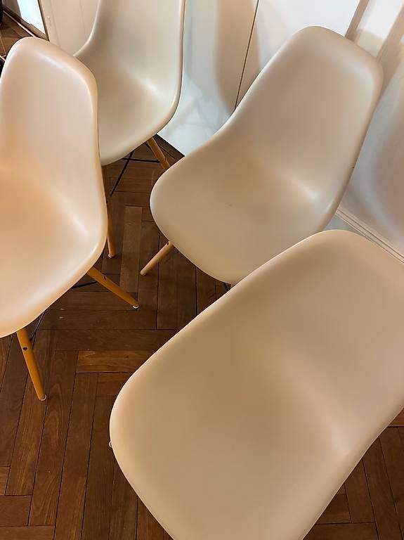 Sedie: 4x Design-Stühle weiß | Eames-Stil mit Holzbeinen – Usato da Zürich venduto da sf2_cm97 1