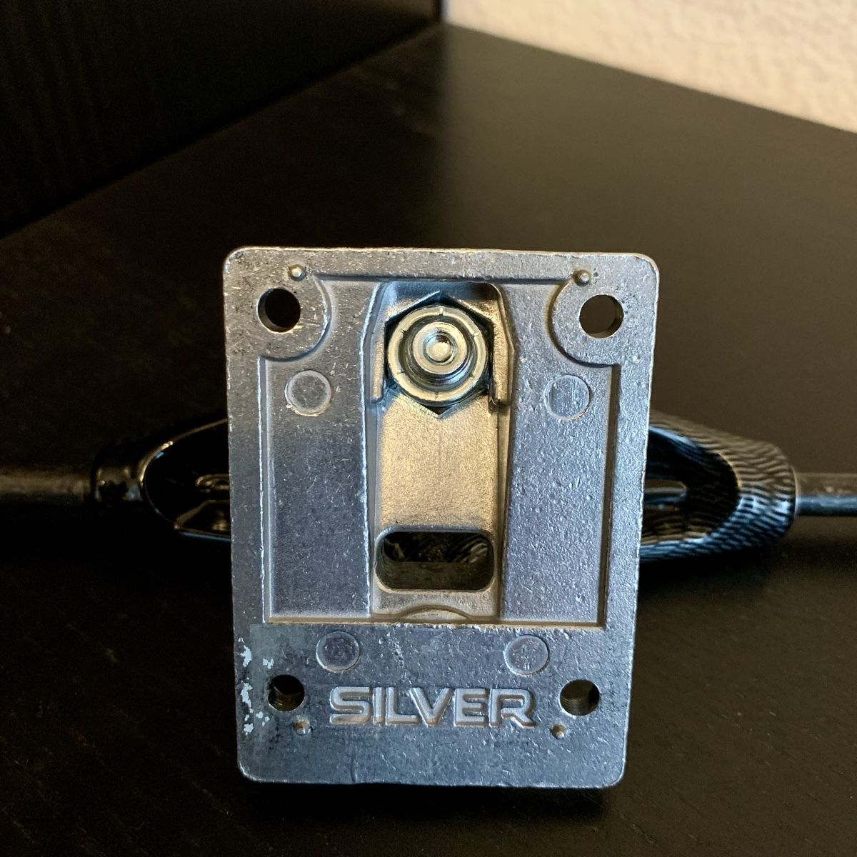 Skateboards: Silver Skateboard Achsen/Trucks – Gebraucht aus Unterengstringen von  1