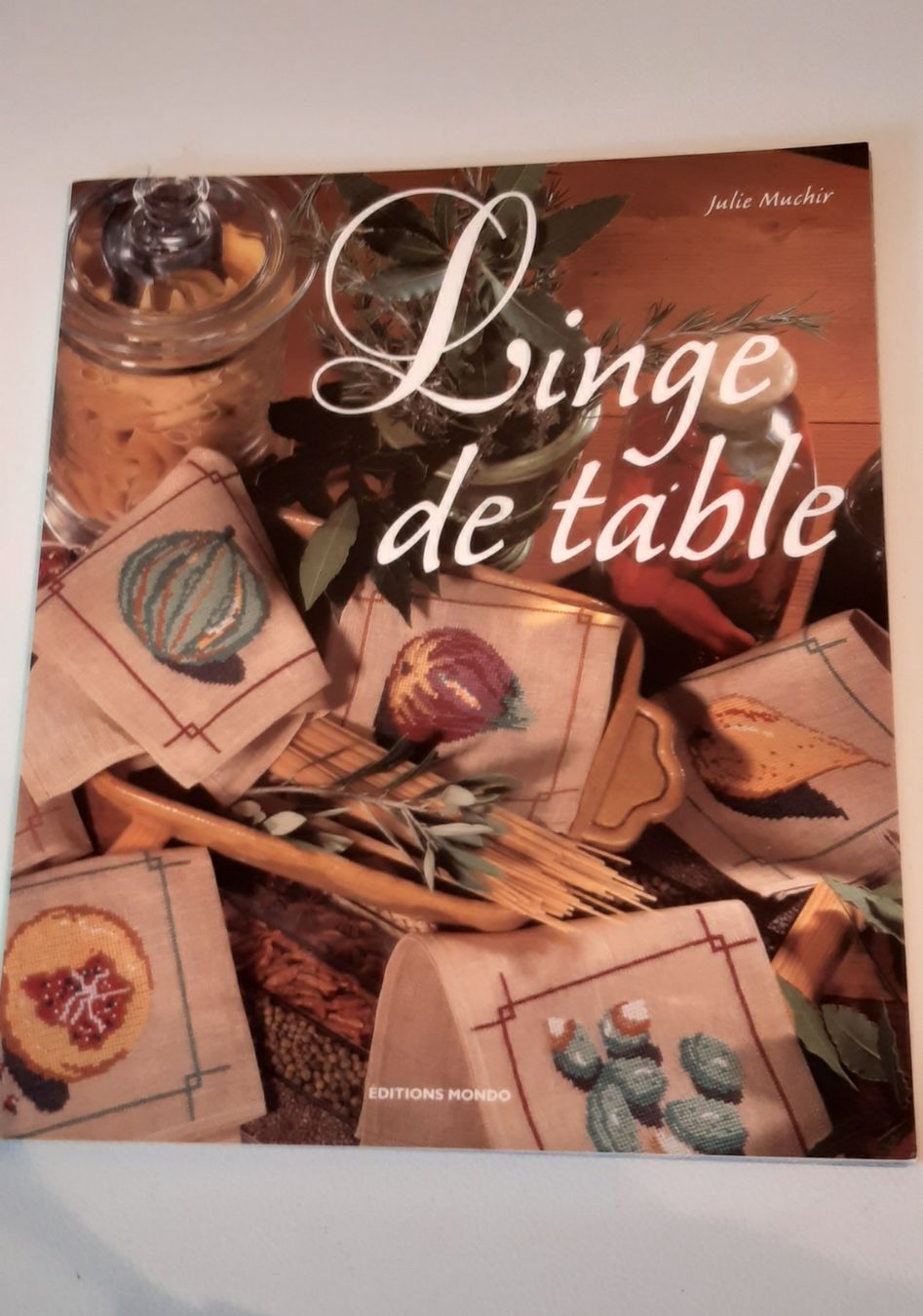 Libri: Livre point de croix "Linge de table" – Nuovo (secondo la descrizione) da Courtedoux venduto da aur_yb9k