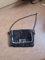Schicke Handtasche mit Kette, Wildlederoptik