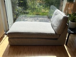 Graues Tagesbett
