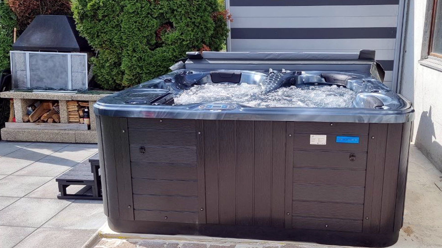 Whirlpool: Outdoor Whirlpool Infinity Gozo Speciale – Nuovo e nell'imballaggio originale da Grenchen venduto da Wellnesspools
