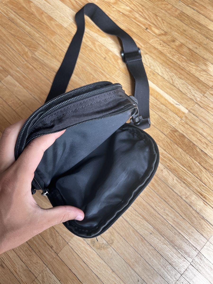 Borse: Obey Umhängetasche/Bauchtasche – Usato da Winterthur venduto da Leonie_s 3