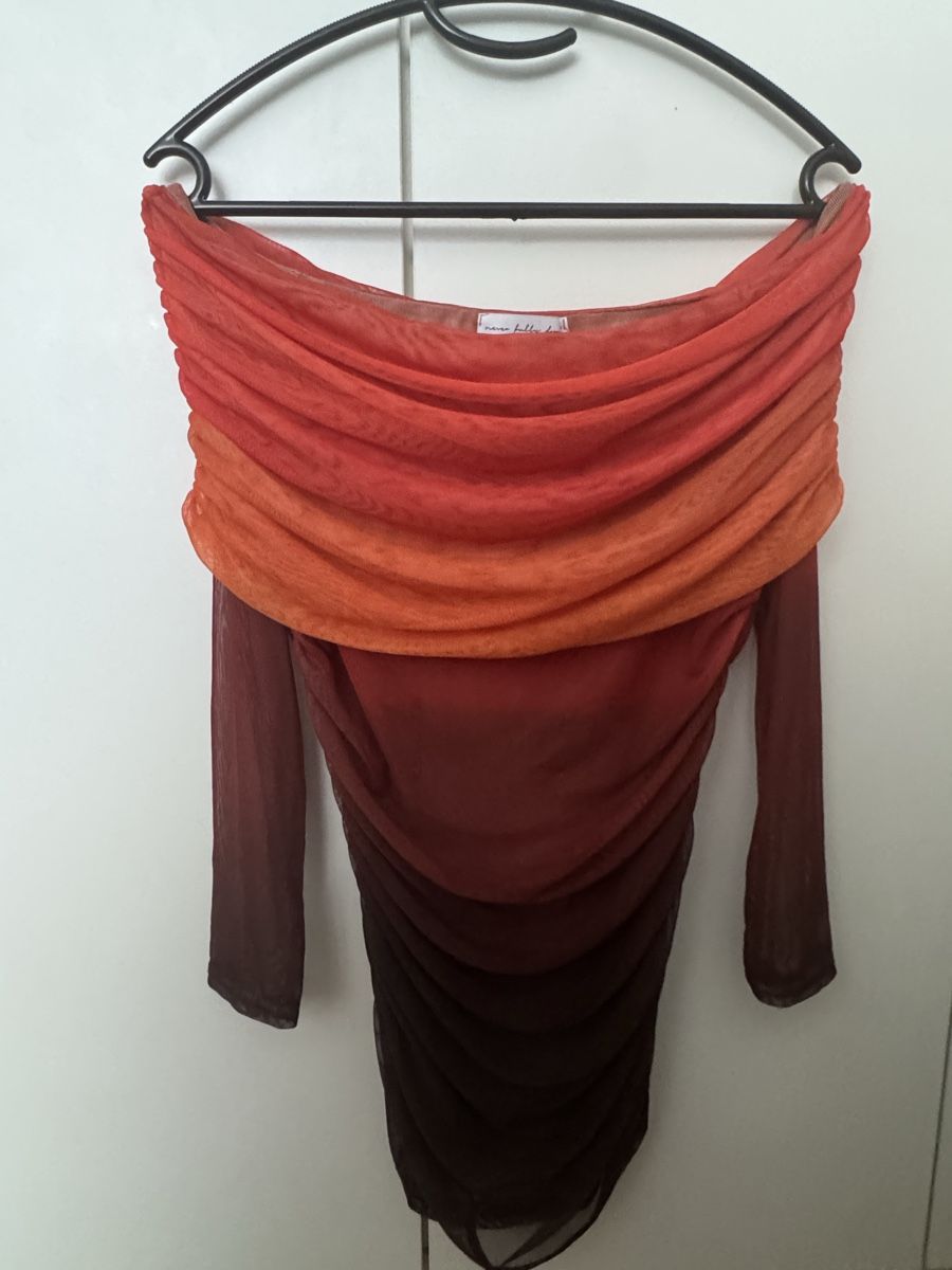 Top: Haut Pretty Little Things taille 38 – Nuovo (secondo la descrizione) da Meyrin venduto da mai_pl7s