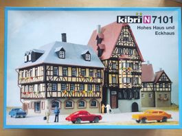 Hohes Haus und Eckhaus, Bausatz von Kibri N, Fabrikneu