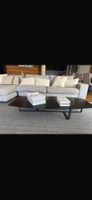Table basse design moderne, forme originale, excellent ét...