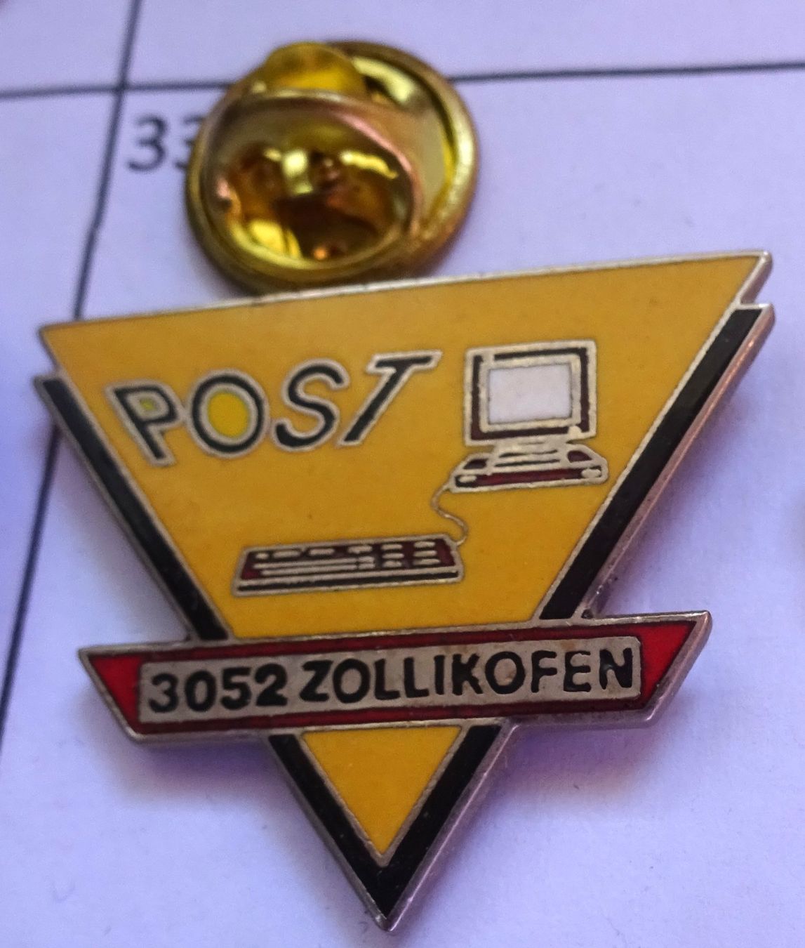 Placchette & Badge: Pin POST 3052 Zollikofen – Usato da Utzenstorf venduto da BUtter81