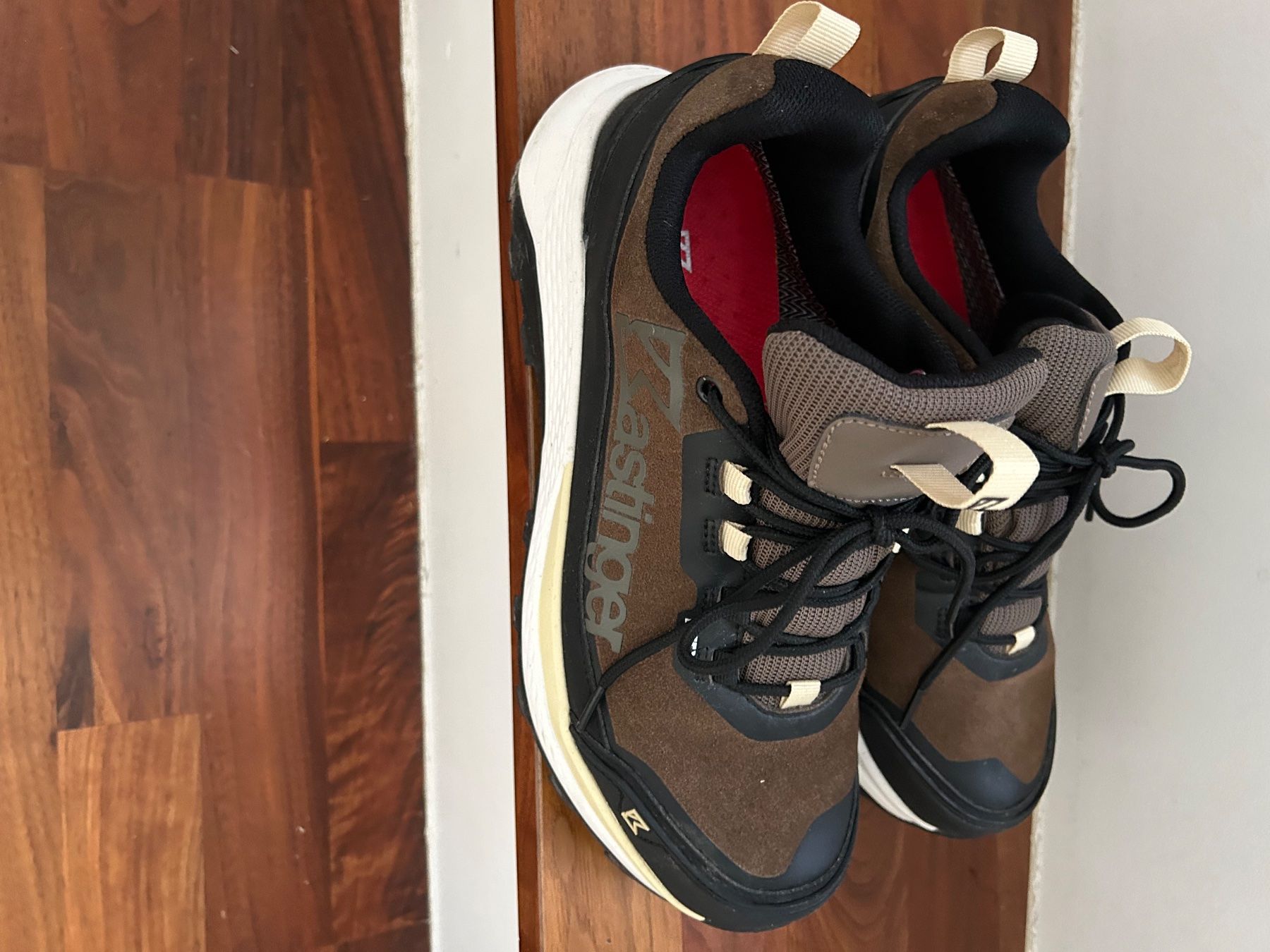 Scarpe da uomo: Outdoorschuhe Wandersche Kastinger Gr. 41 – Usato da Eglisau venduto da loumops 3