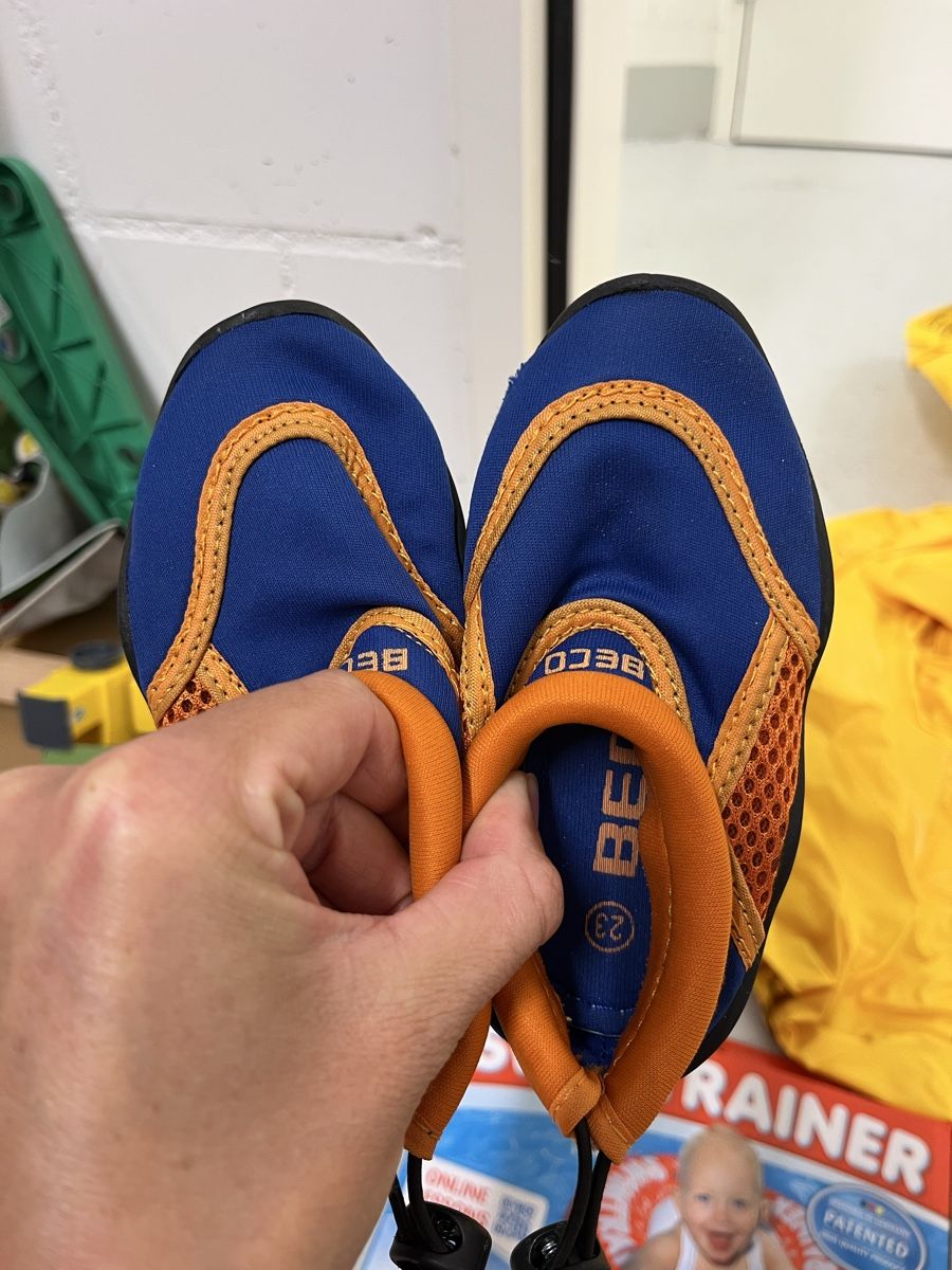 Scarpe da uomo: Wasser Shuhe 23 Grosse  – Usato da Merenschwand venduto da ter_5tgt
