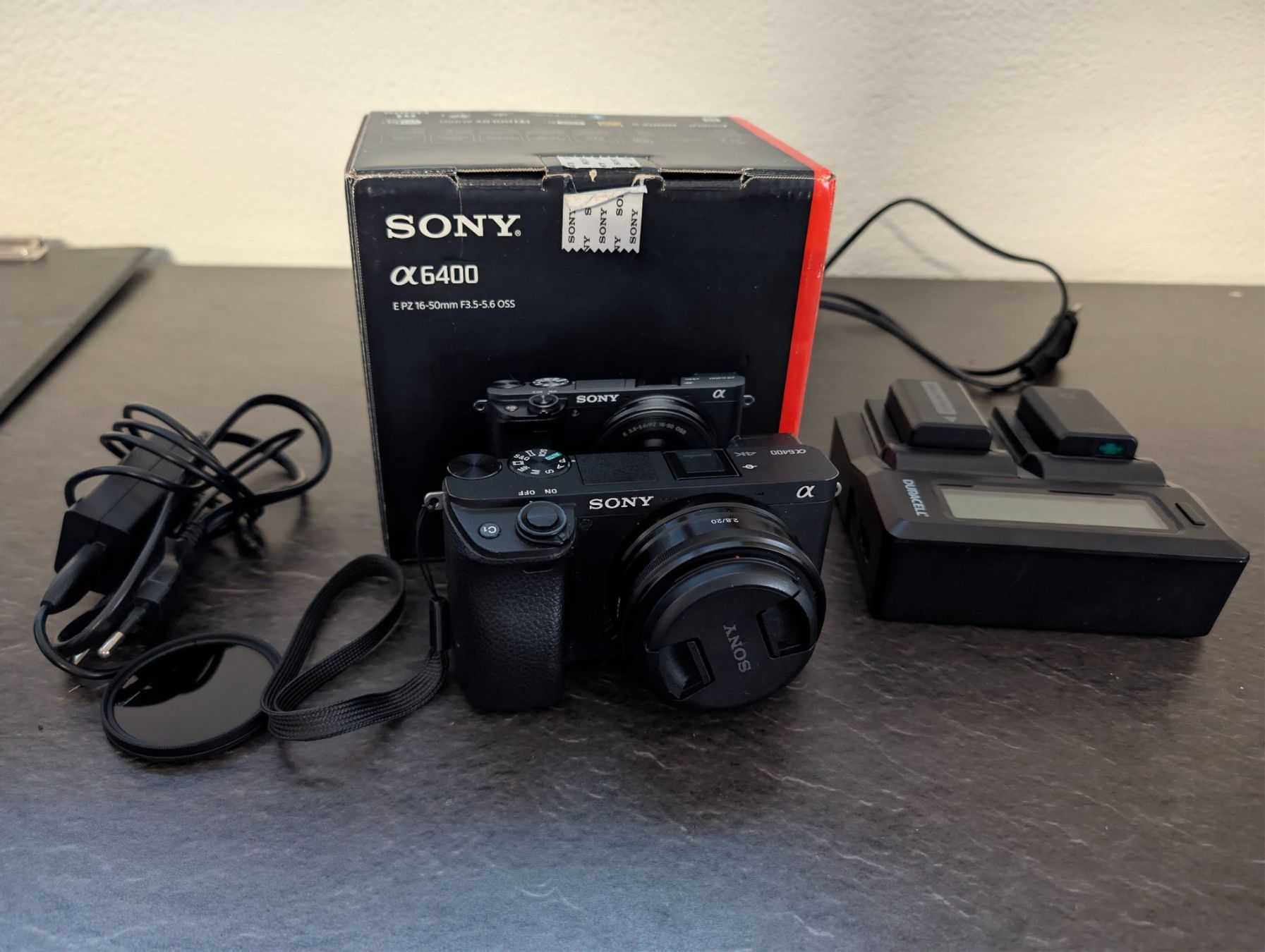 Sony Fotocamera: Sony Alpha 6400 mit Sony 20mm 2.8 Pancake Lens – Usato da Lachen SZ venduto da VL1990