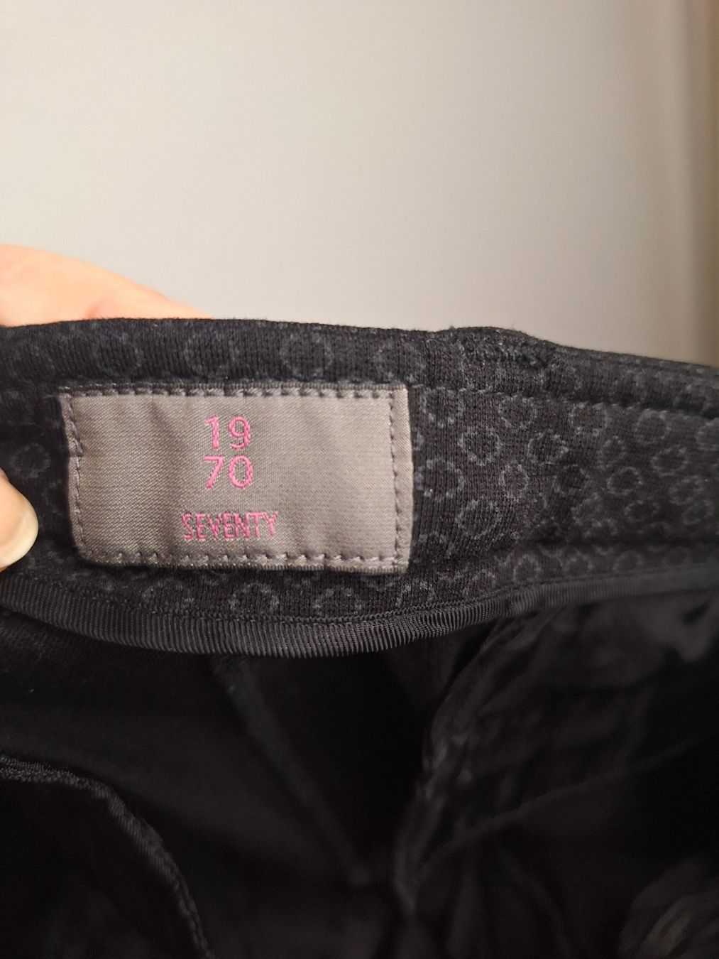 Hosen: Schwarze Stoffhose Gr. 176, Muster, bequem – Neu (gemäss Beschreibung) aus Adlikon b.Regensdf von che_xxb9 5