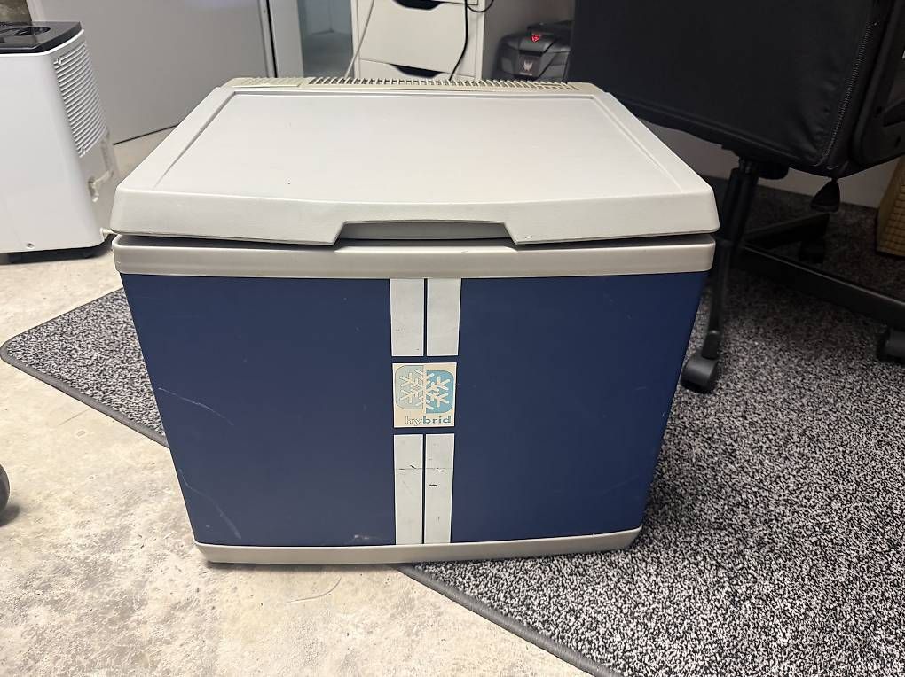 Frigoriferi: Küchlschrank ~230v/-12v – Usato da Saland venduto da nikola.djoric30