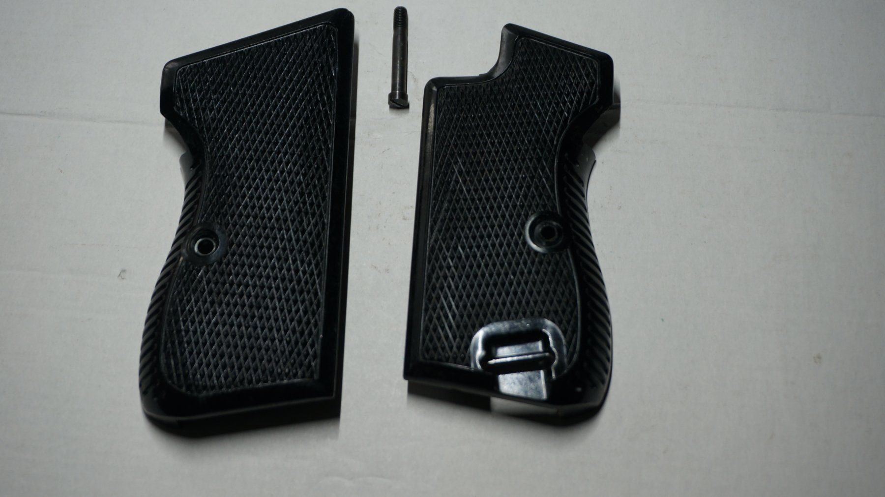 Sig Sauer Schützensport: Griffschalen zu SIG P 210 / P 49 – Gebraucht aus Münsingen von  1