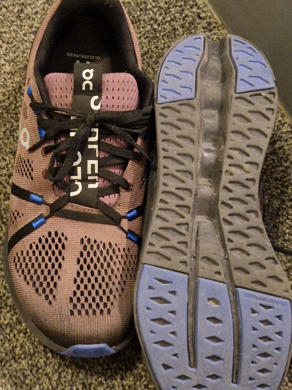 On Scarpe da uomo: ON Cloudsurfer Laufschuhe  Grösse 43 Neuwertig – Usato da Münsingen venduto da Geeskile 1