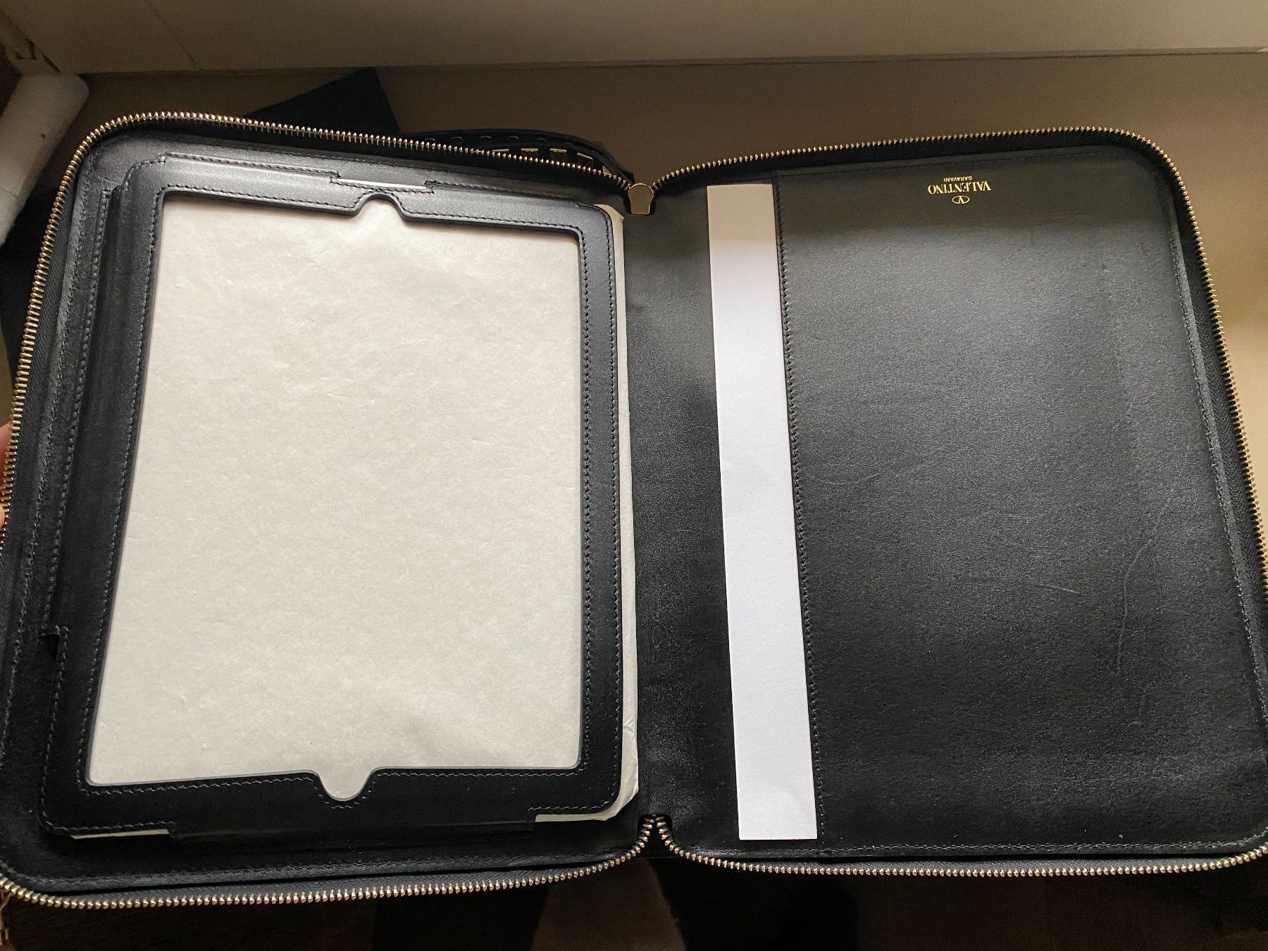 Covers & Borse: Valentino iPad case neu – Nuovo (secondo la descrizione) da Zollikon venduto da ValeL 2