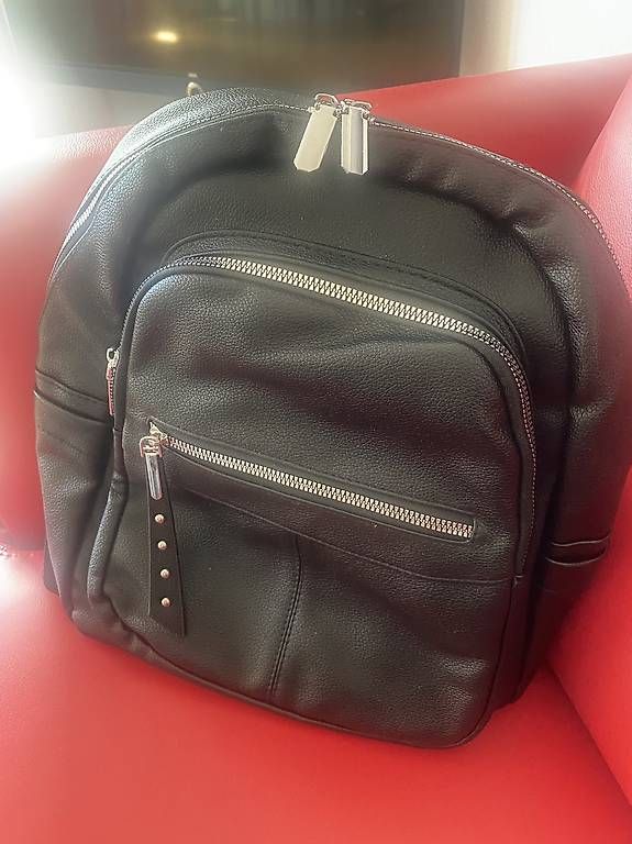 Zaini: Schwarzer Rucksack – Nuovo (secondo la descrizione) da Uerikon venduto da Vonkamo