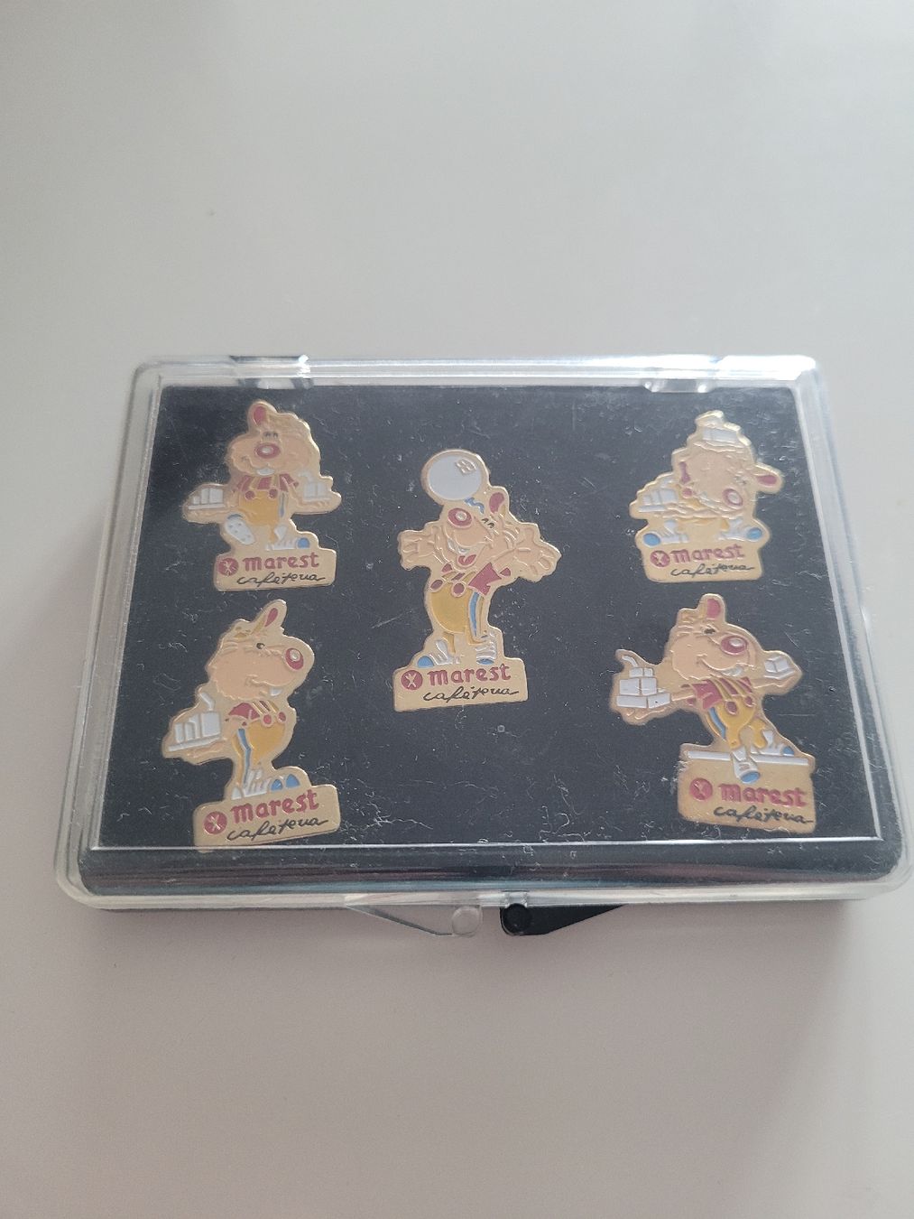 Placchette & Badge: Collection de pins Marest Cafétéria – Nuovo (secondo la descrizione) da Morges venduto da PascRoch 1