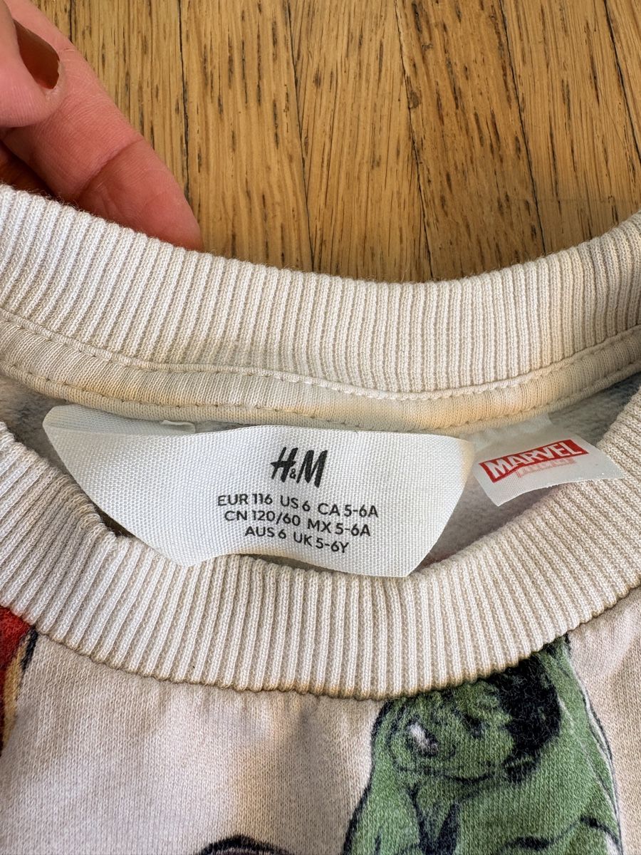 H&M Pulls et sweat-shirts: Pullover H&M Marvel Comic Print Grösse 116 getragen – D'occasion à Zürich par Greenleaves 2