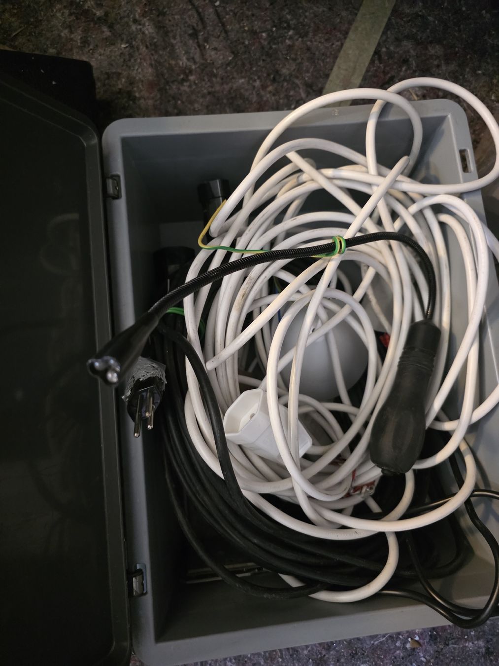 Cavi: Kabelbox mit diversen Kabeln und Steckern – Usato da Olten venduto da Prinzenstyle 1