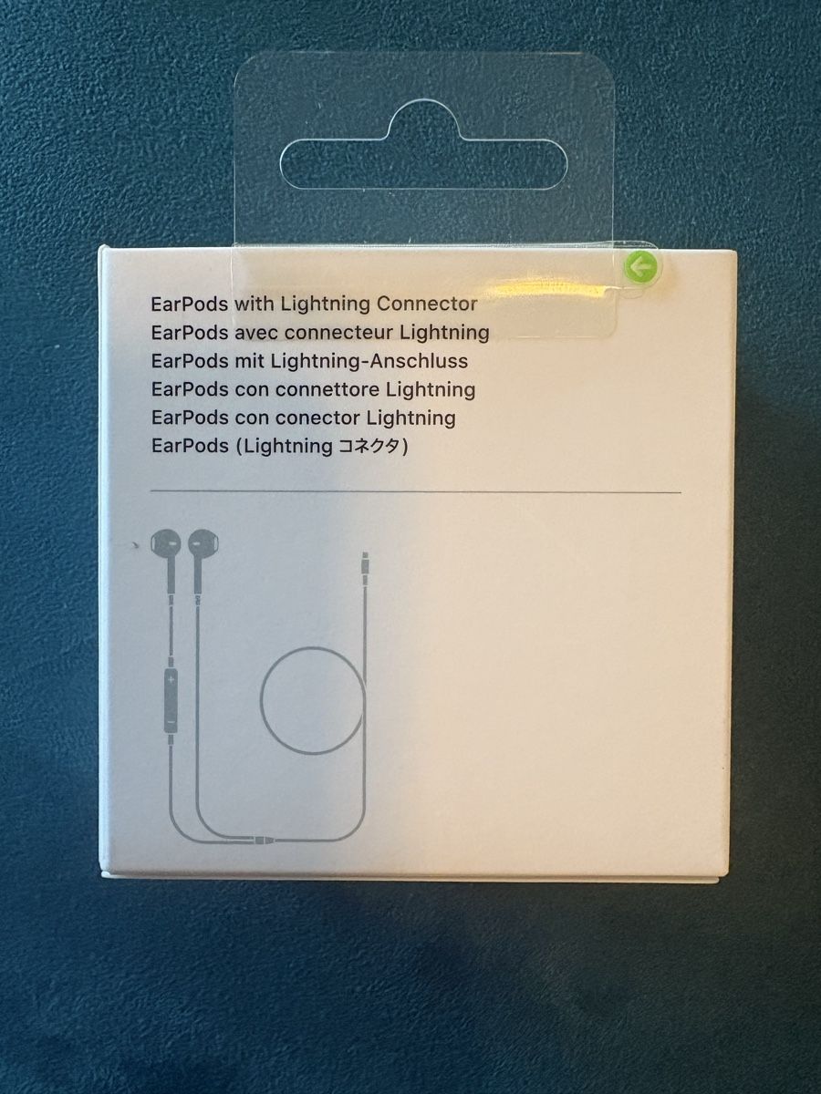 Apple Casques audio: Apple Lightning EarPods – Neuf avec emballage d'origine à Basel par and_r29p 1