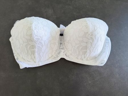 Weiss Spitzen BH trägerlos Gr. 80D.