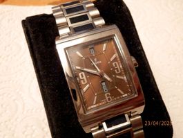 Festina, Quartz, Day Date, 26 x 40mm, die Uhr läuft