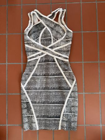 Forever Unique Kleid Gr. 36 Schlangenmuster Figurbetont