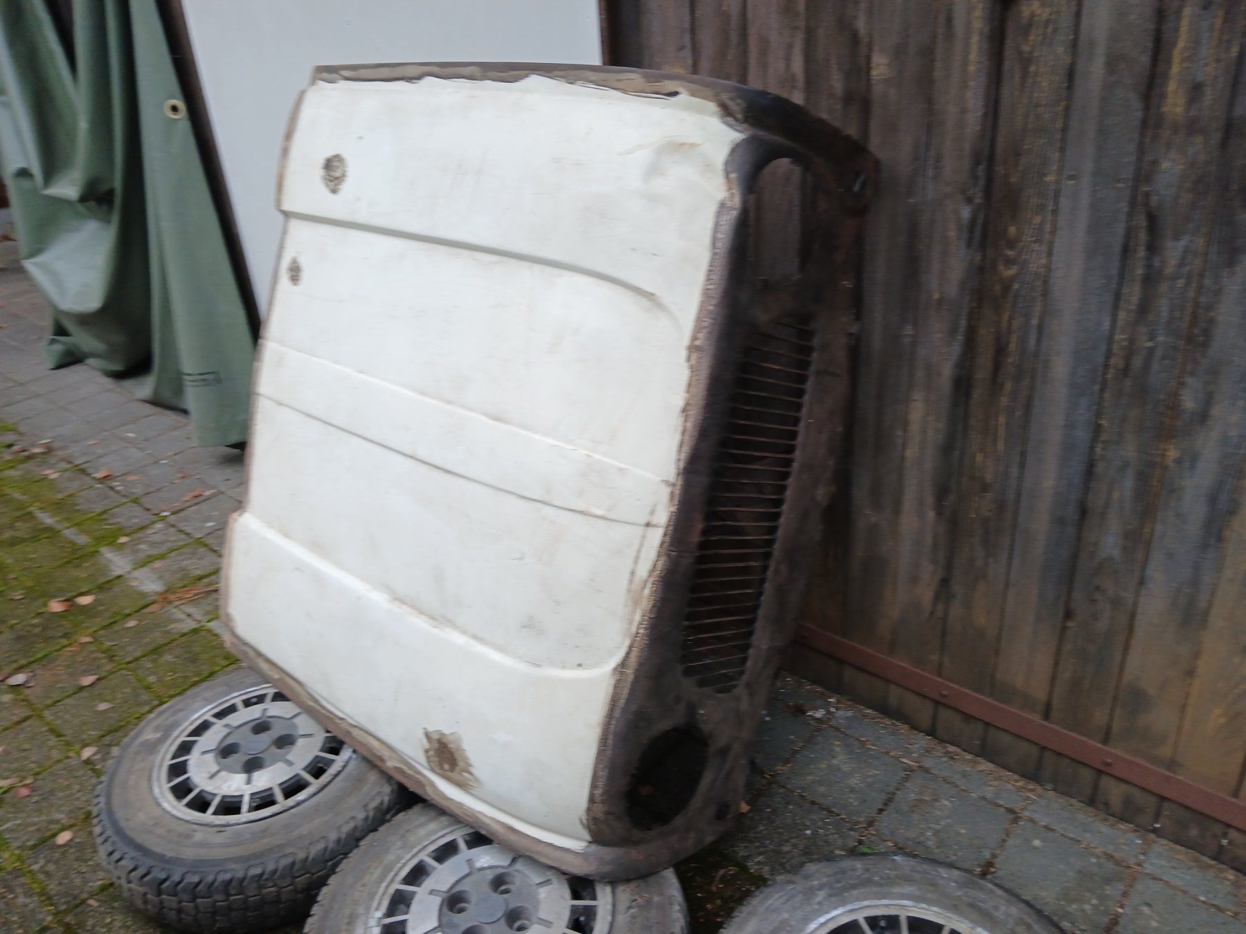 Renault Tutti pezzi di ricambio auto: Motorhaube Renault 4 Oldtimer – Usato da Balsthal venduto da redcarpet