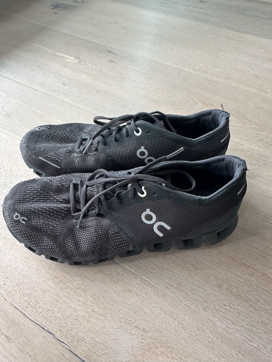 On Scarpe da donna: On Sneaker schwarz Grösse 40 – Usato da Langnau am Albis venduto da cor_566p 1