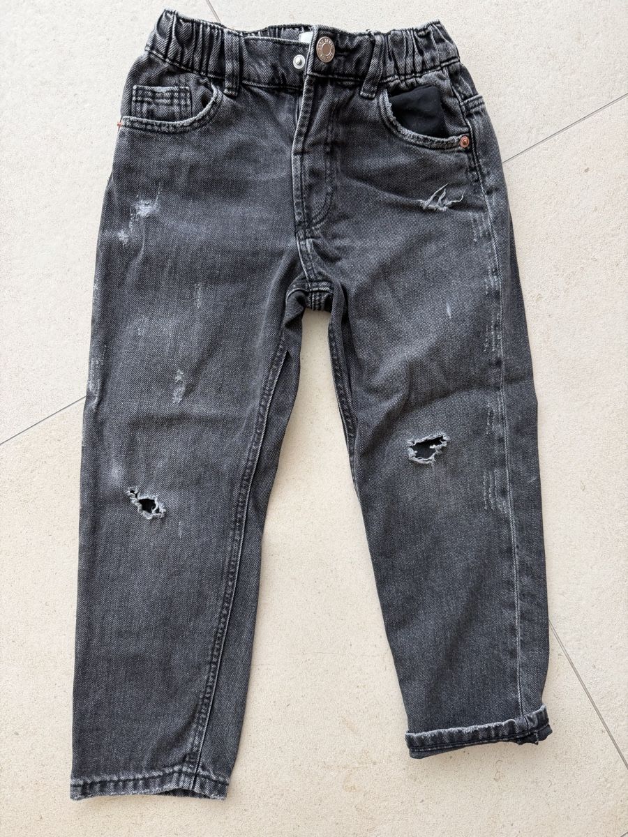 Zara Pantaloni: ZARA Jeans mit Löcher Gr. 110 – Usato da Zug venduto da kow_6xr6