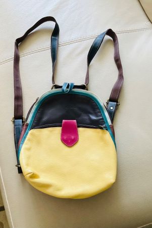 Magnifique Sac à dos multicolore Soruka cuir très bon état