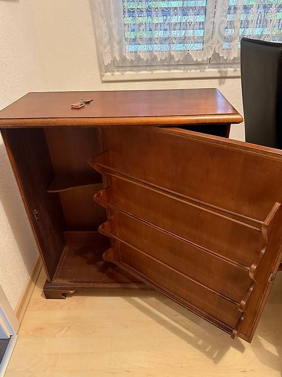 Armadi: Holzschuhschrank mit Drehtüre – Usato da Selzach venduto da Olive8 1