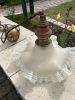 Lustre vintage en verre opalescent à volants, parfait!